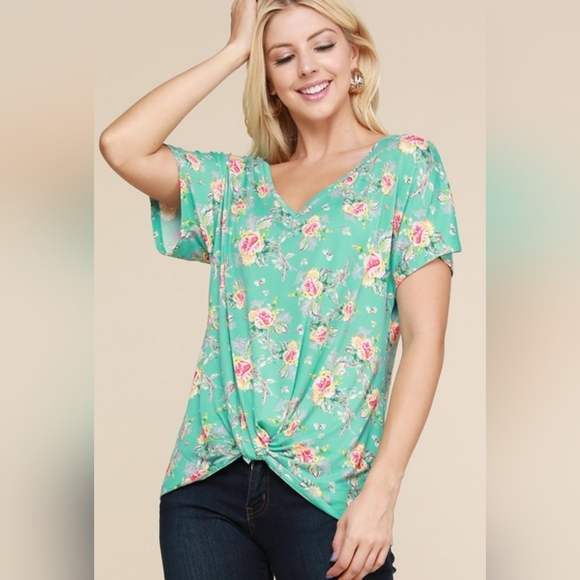 NEW Knotted hem floral top - Picture 1 of 1